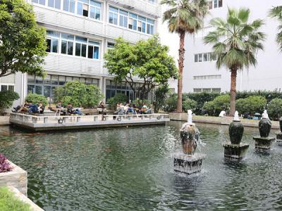 東莞潤東方環(huán)?？照{(diào)公司銷售部戶外休息區(qū)