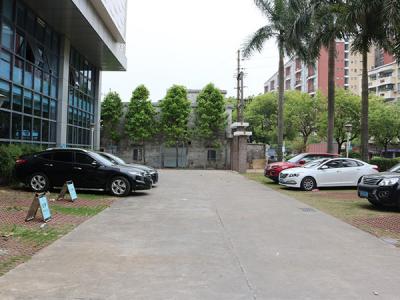潤東方環(huán)?？照{(diào)冷風(fēng)機(jī)廠家銷售部室外停車場